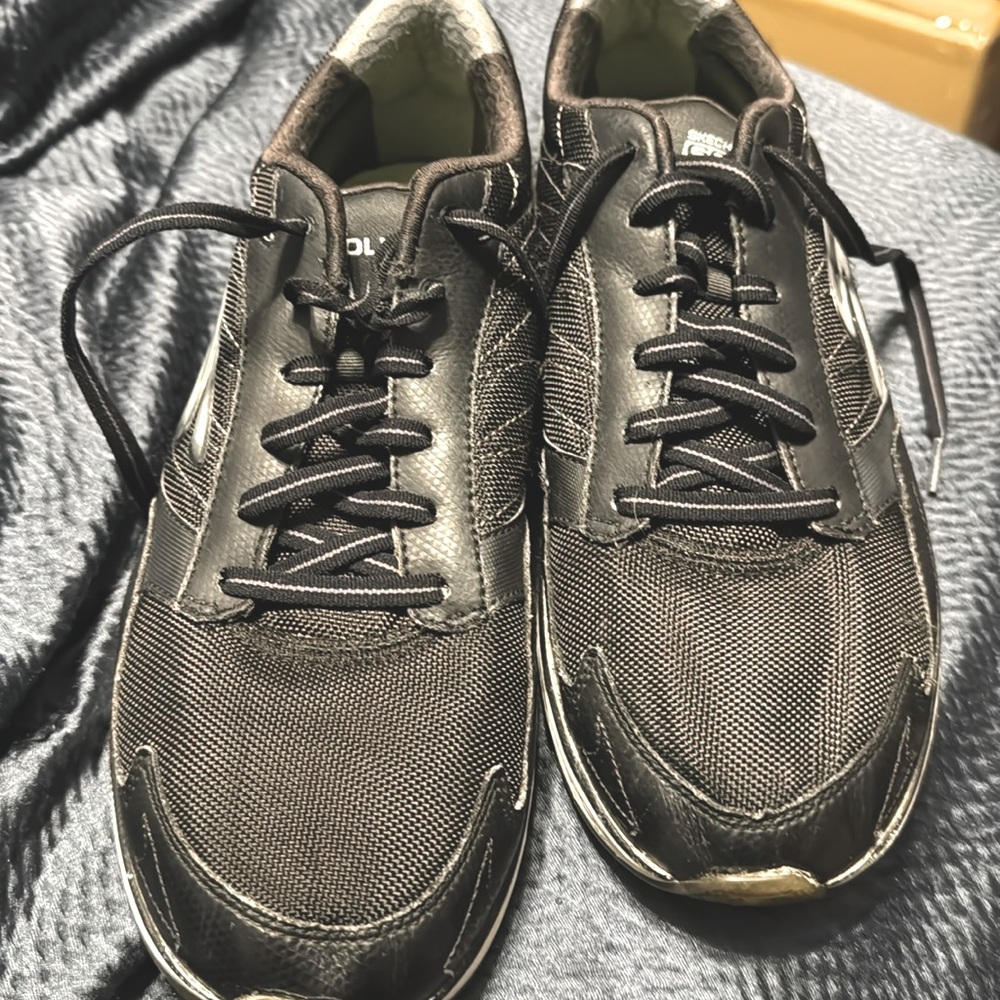 Sketchers men size 10 go golf shoes